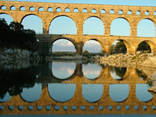 Tourism in Uzès and the Pont du Gard
